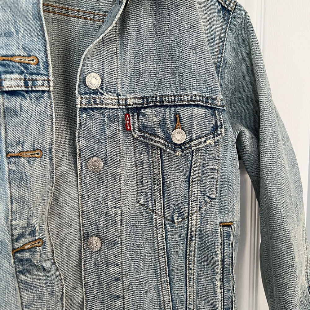 Levi's Ex-Boyfriend Trucker Jacket in Dream of Life wash, size XS - Picture 1 of 3